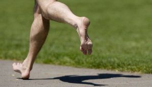 Los beneficios de correr descalzos