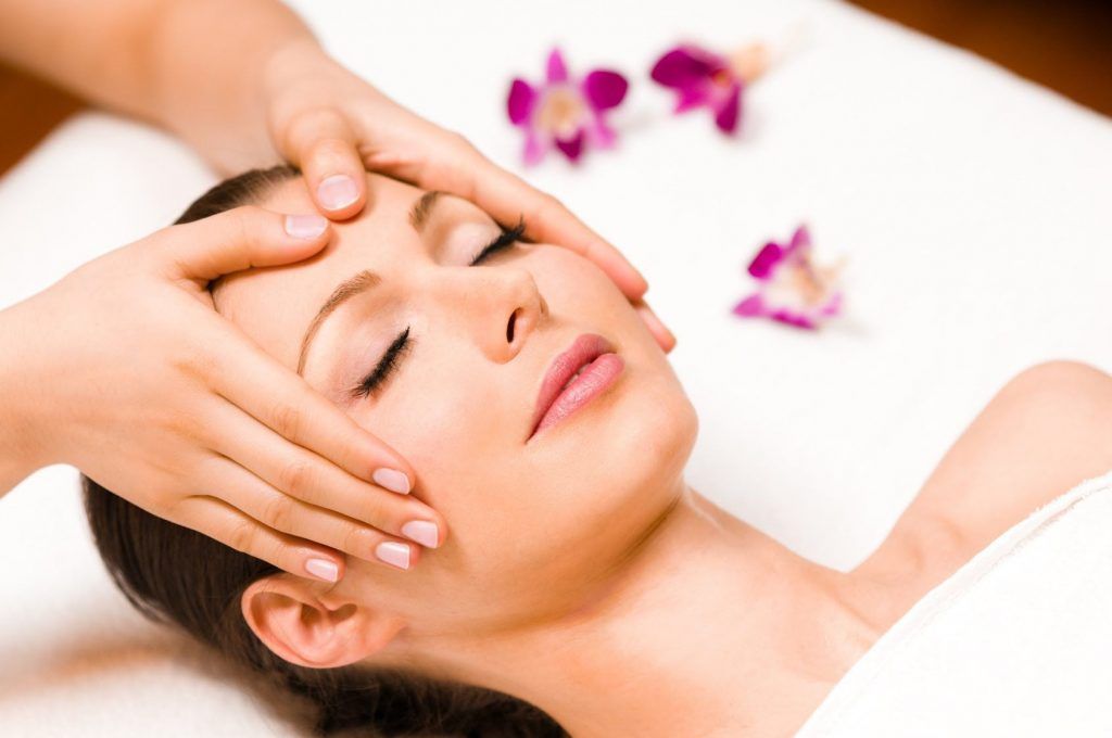Masaje facial para la regeneración celular